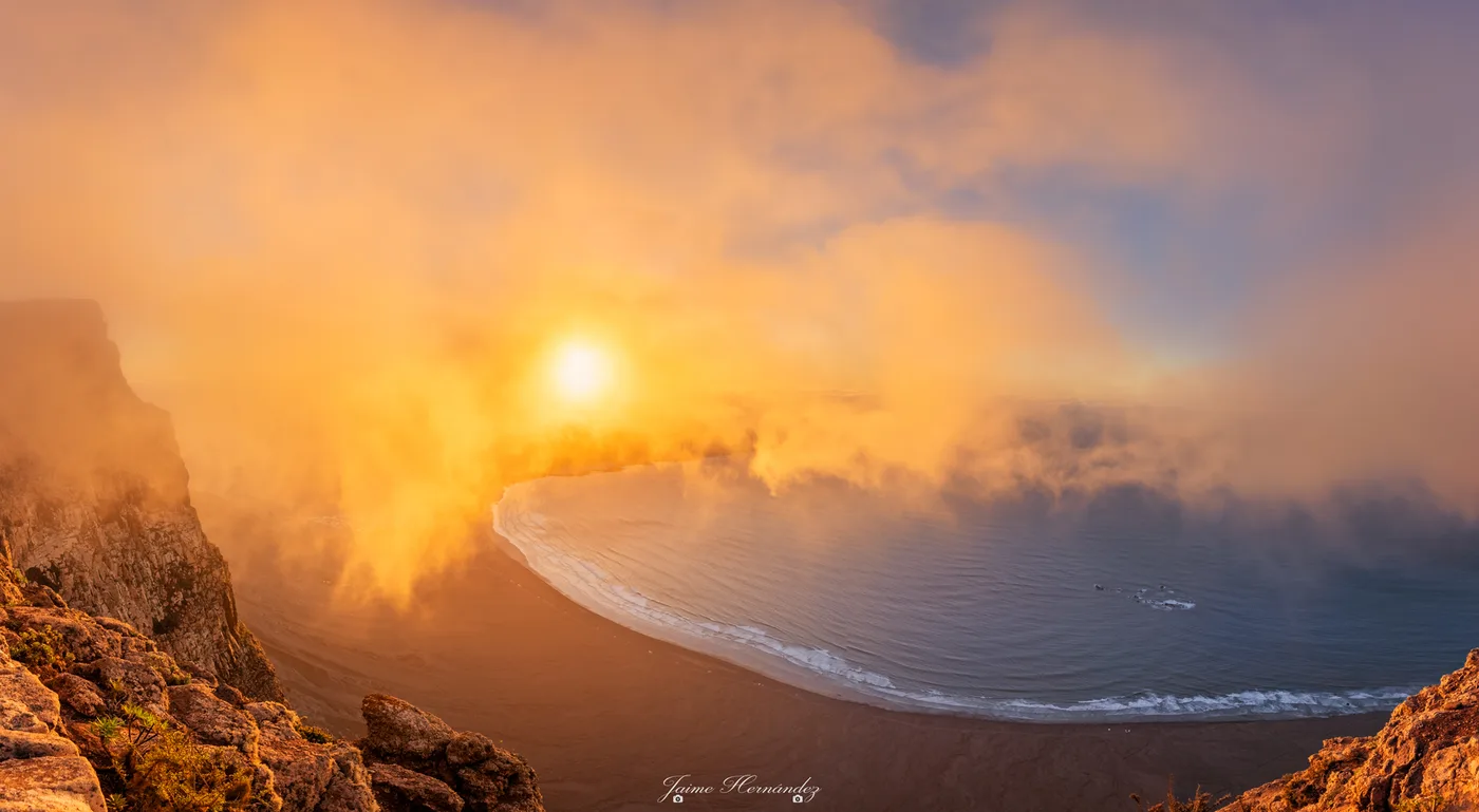 Atardecer entre las nubes · Mirador de El Risco, Lanzarote